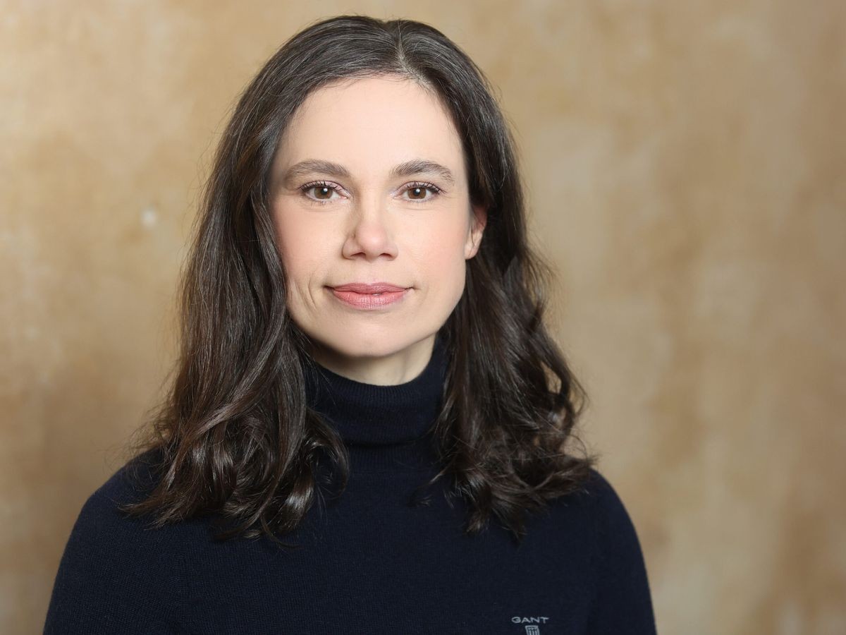 Dorit Weber, Bürokraft